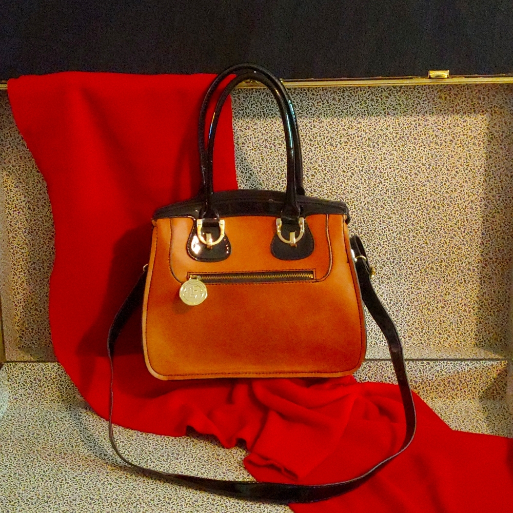 London Fog hand bag